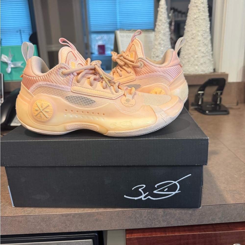 Way of Wade Li Ning 10 size 6.5 Sweet Orange - Picture 2 of 7